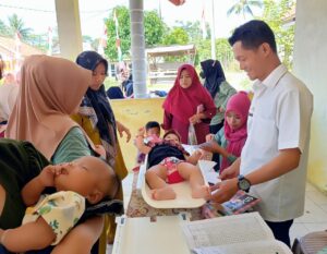 Kepala Kampung Donomulyo Pantau Kegiatan Posyandu Balita