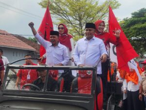 Datang Ke KPU Pasangan Nanang – Antoni Dikawal Ratusan Masa