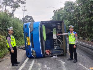 Laka Tunggal Bus di Jalinsum Banjarmasin, Tidak Ada Korban Jiwa, Cuma Luka Ringan
