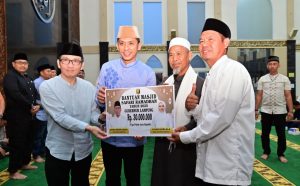 Tim Pemprov Lampung Safari Ramadan ke Masjid Agung Kalianda
