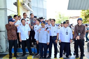 Bupati Egi Dampingi Mendagri dan Menhub Tinjau UPPKB Jembatan Timbang Way Urang