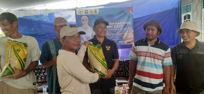 Putri Zulkifli Hasan Bantu Petani Pesawaran: Benih Padi untuk 2.800 Hektare Diserahkan