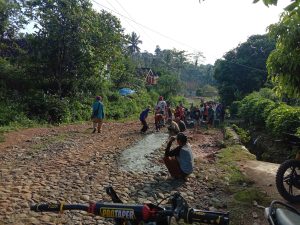 Hidupkan Budaya Gotong-Royong Pemerintah Kampung Bonglai Bersama Warga Kerja Bakti