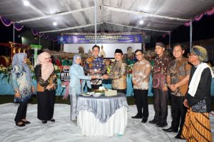 Hadir Langsung di HUT Desa Beringin Kencana, Bupati Egi Bawa Kado Jalan Baru