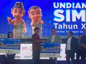 Nasabah Bank Lampung Raih Uang Tunai Rp100 Juta Undian Simpeda Nasional 