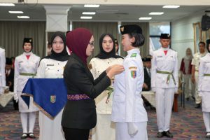 Pemprov Lampung Kukuhkan Pasukan Pengibar Bendera Bertugas pada Upacara HUT RI ke- 80