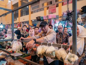 Tinjau Pasar Natar, Gubernur Mirza Temukan Harga Minyak Goreng Lebih Tinggi dari HET