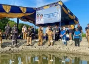 Penanaman Mangrove Serentak, Wakil Bupati dan Anggota DPRD Lampung Selatan Tanam Mangrove di Desa Ruguk