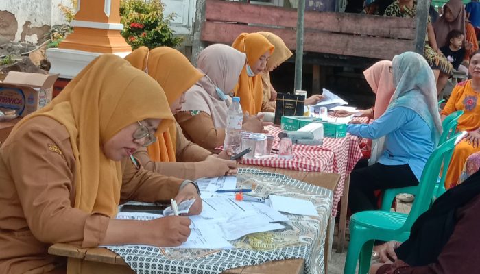 Cek Kesehatan Gratis Diserbu Warga Sukajaya