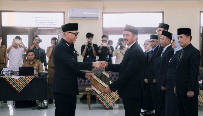 Kukuhkan Dewan Pendidikan, Gubernur Rahmat Mirzani Djausal Ajak Jadi Mitra Strategis Wujudkan Pendidikan Berkualitas bagi Generasi Muda Daerah