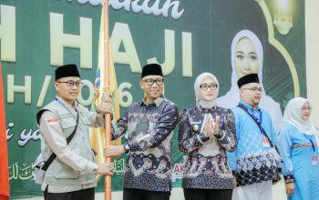 Gubernur Rahmat Mirzani Djausal dan Wagub Jihan Nurlela Lepas Keberangkatan Jemaah Haji Kloter 7 Asal Bandarlampung