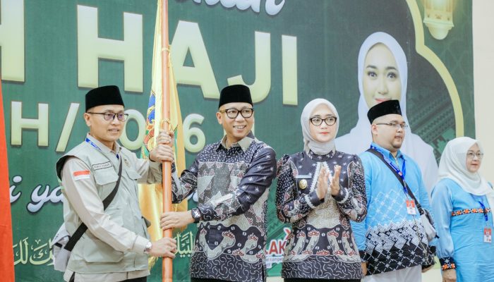 Gubernur Rahmat Mirzani Djausal dan Wagub Jihan Nurlela Lepas Keberangkatan Jemaah Haji Kloter 7 Asal Bandarlampung